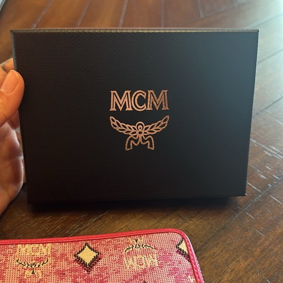 Woman’s wallet - Picture 3 of 6